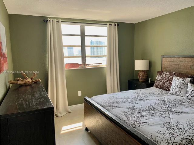 3000 Marcos Dr # P512, Aventura FL 33160