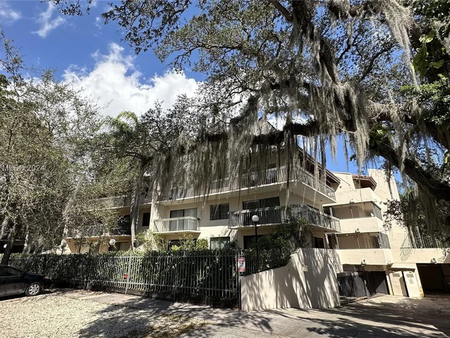 5201 Orduna Drive # 7, Coral Gables FL 33146