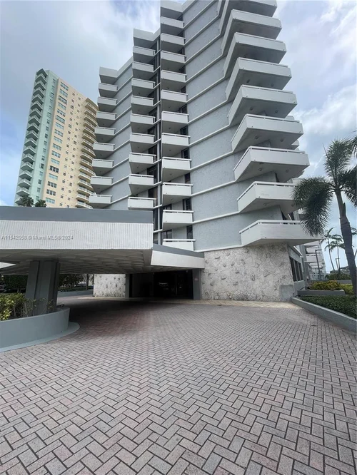 2501 Brickell Ave 1208