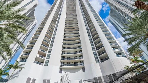 15901 Collins Ave 2303