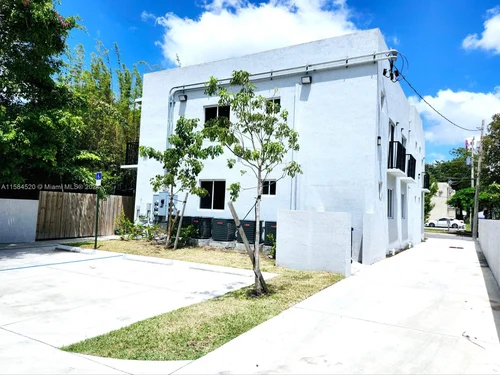 580 NW 34th St 1