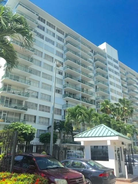 1408 Brickell Bay Dr 1206