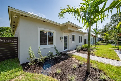 901 NE 155th St, North Miami Beach FL 33162