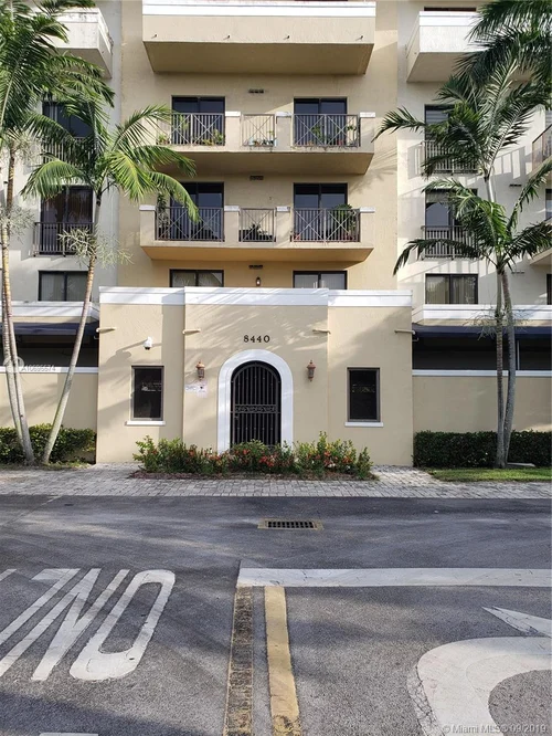 8440 SW 8th St # 203A, Miami FL 33144
