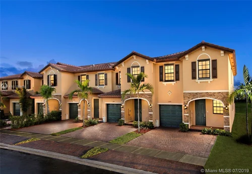 2705 NW 55 AVE, Margate FL 33063