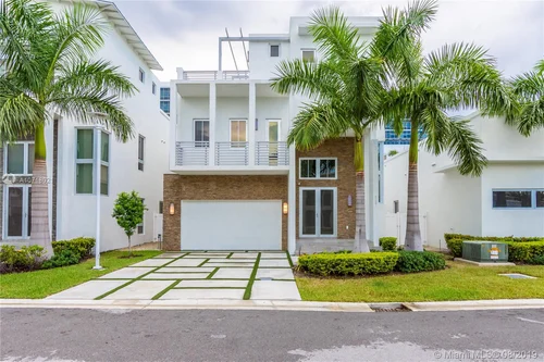 8237 NW 34th Dr, Doral FL 33122