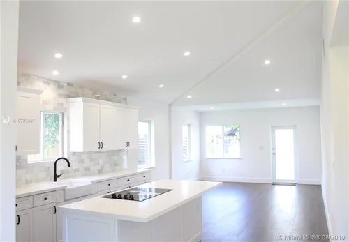 230 NW 48th St, Miami FL 33127