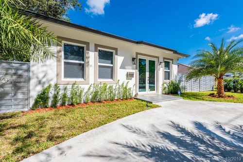 921 NE 127th St, North Miami FL 33161