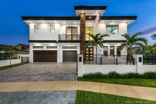 2420 NE 49th St, Lighthouse Point FL 33064