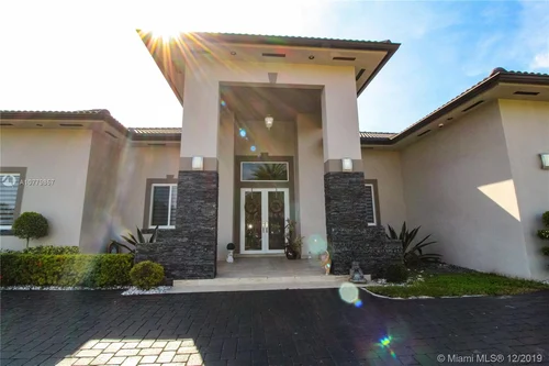 9722 NW 131st St, Hialeah Gardens FL 33018