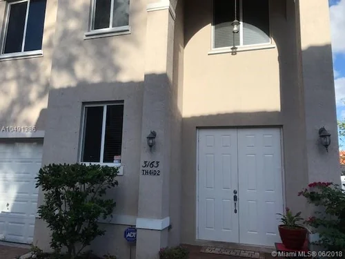 3163 NW 11th St # D2, Miami FL 33125