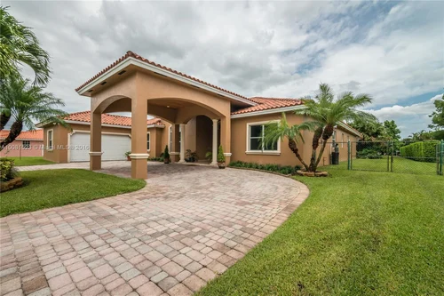 241 NW 119th Ave, Miami FL 33182