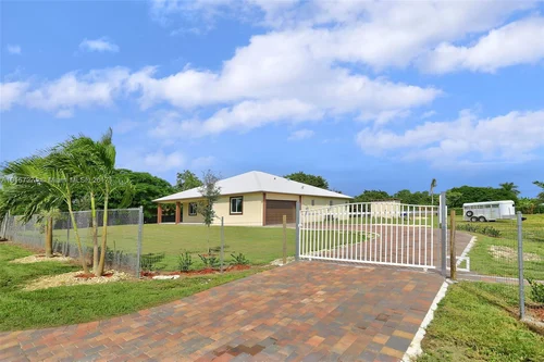 24301 SW 212 AVE, Homestead FL 33031