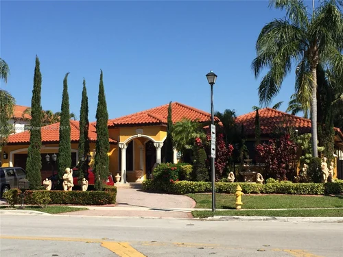 8201 NW 162nd St, Miami Lakes FL 33016