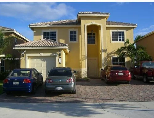 9018 SW 211 LN, Miami FL 33189