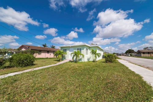 11451 SW 215th St, Miami FL 33189