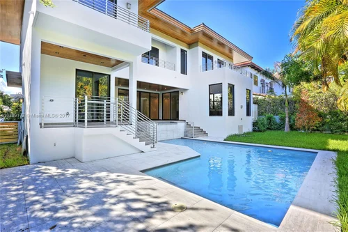 251 Buttonwood Dr, Key Biscayne FL 33149