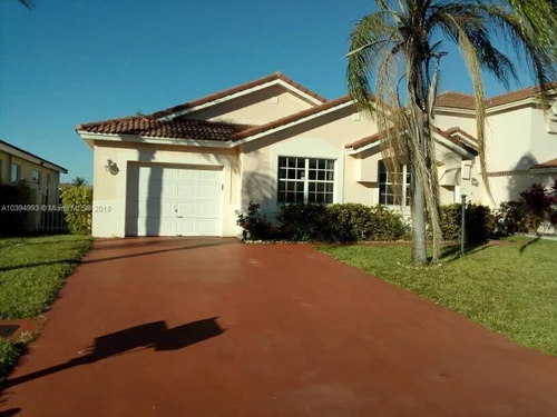5441 NW 184th St, Miami Gardens FL 33055