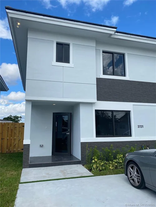 3721 SW 88 pl # B, Miami FL 33165