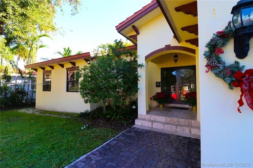 561 Mokena Dr, Miami Springs FL 33166