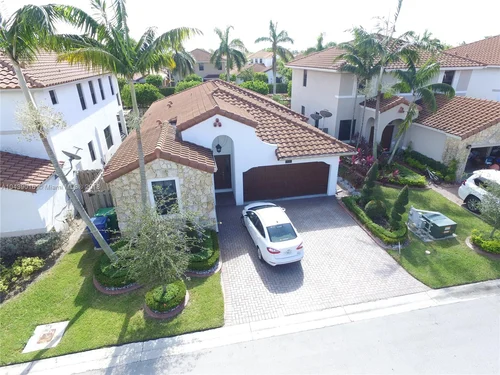 9826 NW 10th St, Miami FL 33172