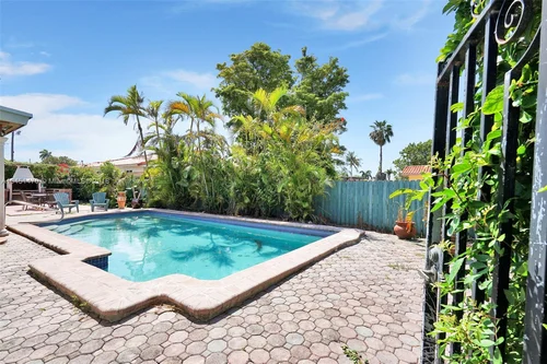 7986 SW 4th St, Miami FL 33144