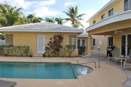 237 Tacoma Ln, Palm Beach Shores FL 33404