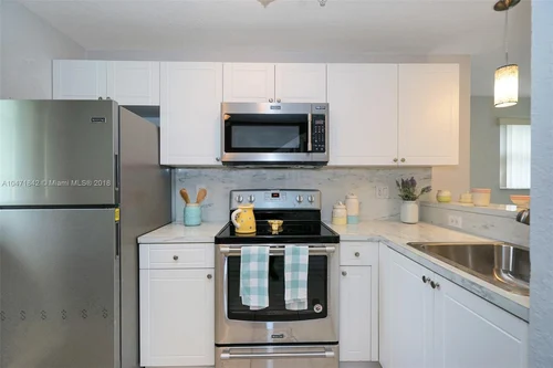 1235 NW 9th Ave # 6, Miami FL 33136