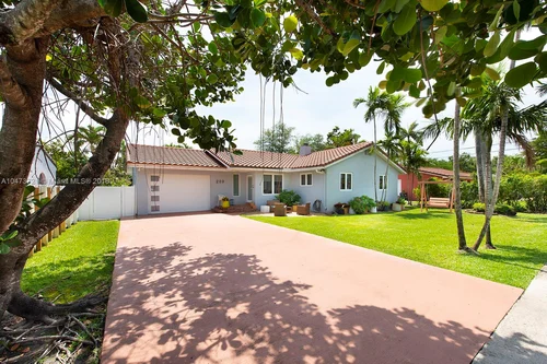 209 De Soto Dr, Miami Springs FL 33166