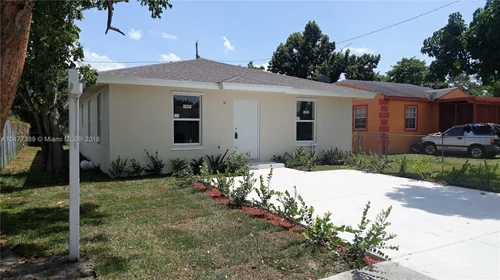 1160 NW 107th St, Miami FL 33168