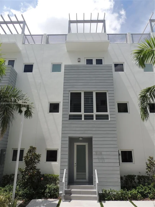 9139 NW 33rd St, Miami FL 33172