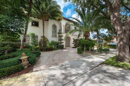 8290 NW 167th Ter, Miami Lakes FL 33016