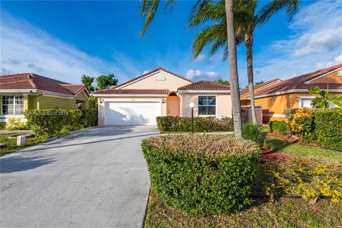 5385 NW 184th St, Miami Gardens FL 33055