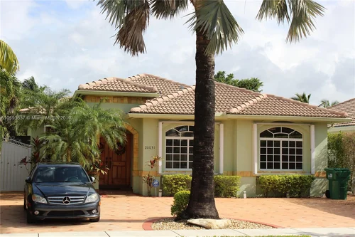 20031 NW 77th Ct, Hialeah FL 33015