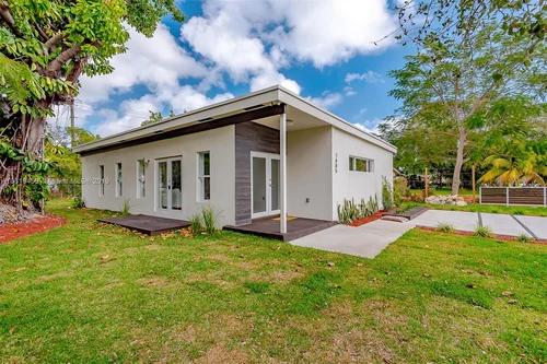 1605 NE 178th St, North Miami Beach FL 33162