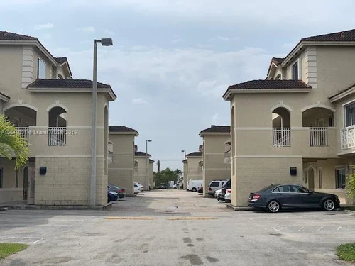 7995 NW 8th St # 112C, Miami FL 33126