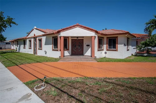 588 Mokena Dr, Miami Springs FL 33166