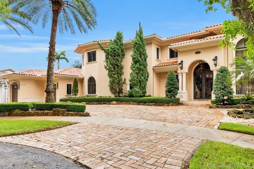 15521 NW 83rd Ave, Miami Lakes FL 33016