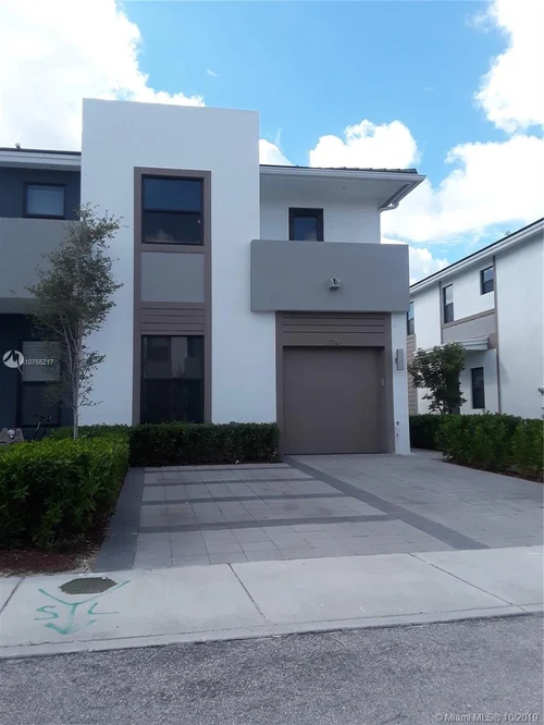 11746 SW 106 terr, Miami FL 33186