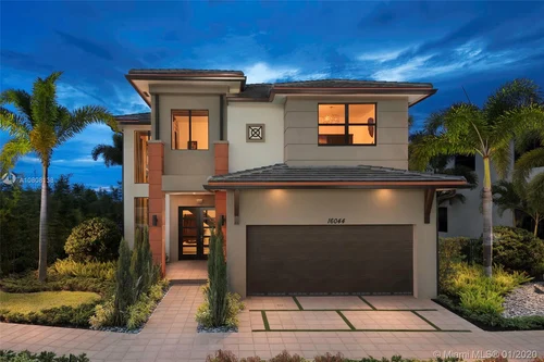 8880 NW 161 TERR, Miami Lakes FL 33018