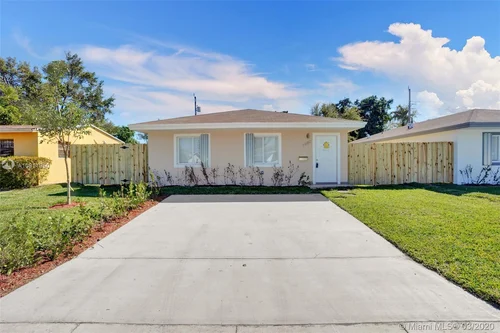 1480 NE 152nd St, North Miami Beach FL 33162