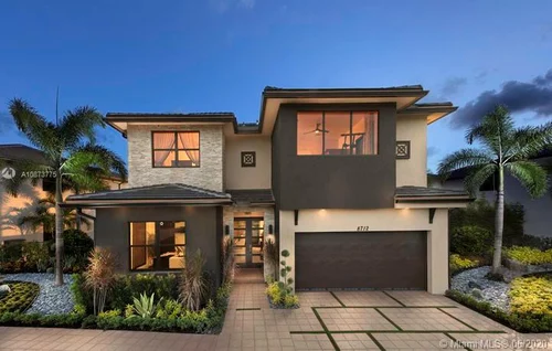 8824 NW 161 TERR, Miami Lakes FL 33018