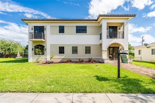 32 Hough Dr, Miami Springs FL 33166