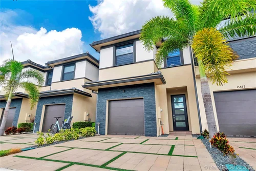 15839 NW 90 CT # 15839, Miami Lakes FL 33018