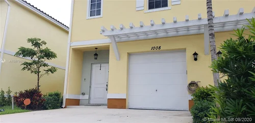 1008 NW 40th Ter, Lauderhill FL 33313