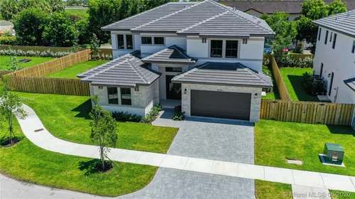 8904 SW 69 Terrace, Miami FL 33173