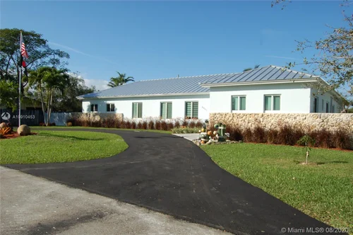8861 SW 151st St, Palmetto Bay FL 33176