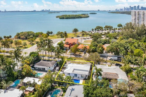 901 NE 71st St, Miami FL 33138