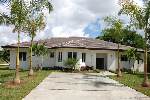 27563 SW 162 PL, Homestead FL 33031