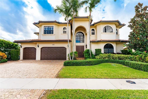 2660 NE 47th St, Lighthouse Point FL 33064